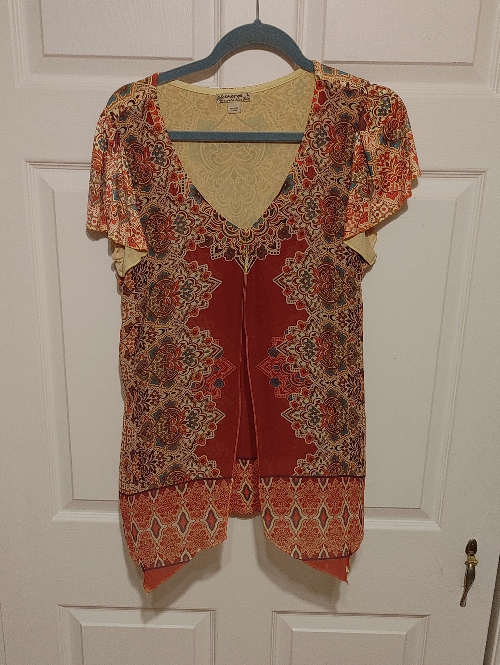 Ava & Viv Rust and Cream Paisley V-Neck Flutter Sleeve Top